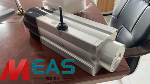 JL電壓信號(hào)位移傳感器遠(yuǎn)距離傳輸性能會(huì)受負(fù)面影響