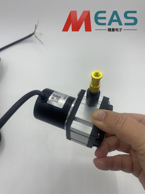 拉線位移編碼器維護(hù)和校準(zhǔn)也是確保長期穩(wěn)定的關(guān)鍵