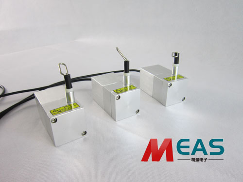 拉線位移編碼器設(shè)計(jì)了輔助滾輪時(shí)刻監(jiān)守著拉線的動態(tài)