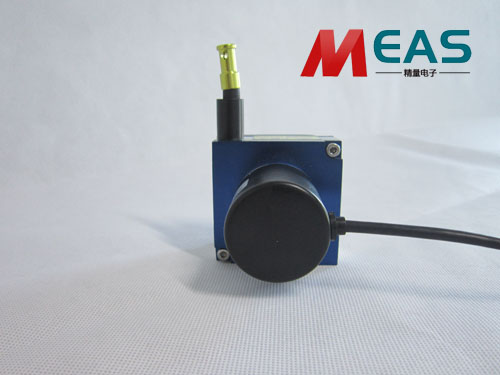 ����λ�ƾ��a����������Һ��ͬ�����ϵ�y(t��ng)�І���