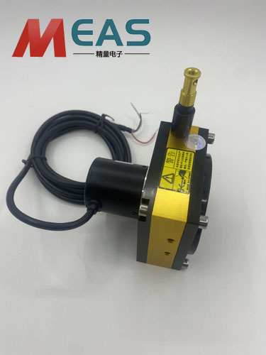 ����������λ�ƾ��a���ھ��_�Է����_(d��)�����µĸ߶�